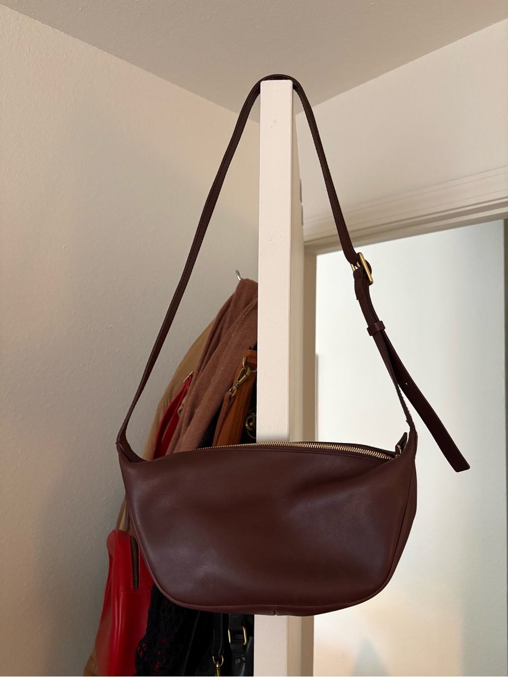 Madewell The Sling Crossbody in chocolate raisin - Picture 4 of 5